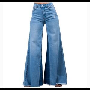 UNIQ BY LITZ Wide-Leg Bellbottom Star Jeans Blue size 30